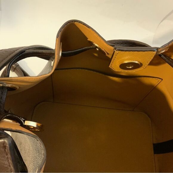Michael Kors Greenwich Small Bucket Bag - Brown/Peanut crossbody shoulder bag - Picture 10 of 15
